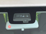 【スズキ セーフティサポート】走行中に前方の車両等を認識し、衝突しそうな時は警報とブレーキで衝突回避と被害軽減をアシスト。より安全にドライブをお楽しみいただけます。