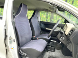 運転席シート廻りは使用感も少なく、良好な状態となっています。前オーナー様が丁寧に使っていたことがよくわかりますね。