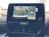 パノラミックビューモニター付きです。車両を上から見たような映像をディスプレイオーディオ画面に表示。運転席からの目視だけでは見にくい、車両周辺の状況をリアルタイムでしっかり確認できます。
