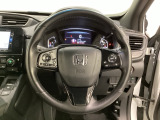 ハンドルにHondaセンシング系のクルーズコントロールやレーンキープアシストなどのスイッチと、オーディオの操作スイッチが装備されています。ハンドルから手を離さず安全に操作できます。