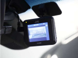 ◆ドライブレコーダー◆映像・音声などを記録する自動車用の装置です。 もしもの事故の際の記録はもちろん、旅行の際の思い出としてドライブの映像を楽しむことができます。