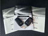 メンテナンスノート、取扱説明書ですね。 車の情報が凝縮されています。 車の整備記録が記載されている大事な物ですよ。