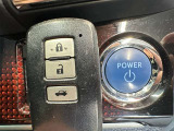 【スマートキー&プッシュスタート】ドアハンドルを軽く握る、またはドアハンドルのスイッチを押すだけで施錠施錠ができます♪またブレーキを踏みながらスタートボタンを押すだけで、エンジンが始動します♪