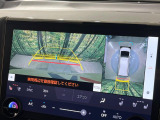 【パノラミックビューモニター】専用のカメラにより、上から見下ろしたような視点で360度クルマの周囲を確認することができます☆死角部分も確認しやすく、狭い場所での切り返しや駐車もスムーズに行えます。