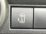 【パワースライドドア】スマートキーや運転席のスイッチでスライドドアの開閉が可能♪電動だから力を入れてドアを開ける必要が無く、小さいお子様でも、重い荷物を持っている時もラクに開け閉めできます♪