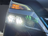 【LEDヘッドライト】とっても明るいLEDヘッドライトが装着されているので、夜の運転も明るく安全です。