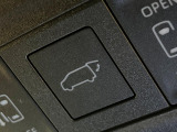 【パワーバックドア】スマートキーや運転席のボタンを押すだけでリアゲートが自動で開閉します!荷物を持っている時や、高い位置にあるバックドアを閉める際に便利な機能です♪