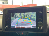 【バックカメラ】駐車時に後方がリアルタイム映像で確認できます。大型商業施設や立体駐車場での駐車時や、夜間のバック時に大活躍!運転スキルに関わらず、今や必須となった装備のひとつです!