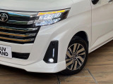 【LEDヘッドライト】悪天候や夜間走行時も良好な視界を確保し安心して運転できる高輝度LEDヘッドライトを装備!点灯速度が早く、消費電力も抑えられています。