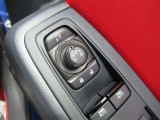 駐車時や狭い道でのすれ違い時に気を使うミラー。電動格納式ドアミラーはそんな時に便利です。
