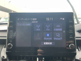 ディスプレイオーディオやカーナビは、現代のドライブにおいて欠かせない装備のひとつです。初めての場所でも迷いにくく、快適なルート案内で運転をサポートします。移動中のエンターテインメント性も高まります。