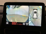 【パノラミックビューモニター】映像で、見づらい車両周辺の確認をアシスト。クルマを真上から見ているような映像を表示。 運転席から確認しにくい車両周囲の状況を把握。