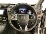ハンドルにHondaセンシング系のクルーズコントロールやレーンキープアシストなどのスイッチと、オーディオの操作スイッチが装備されています。ハンドルから手を離さず安全に操作できます。