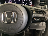 ハンドルにHondaセンシング系のクルーズコントロールやレーンキープアシストなどの操作スイッチが装備されています。ハンドルから手を離さず安全に操作できます。