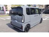 HONDAならではの技術で、低くて平らなフロアを実現。どなたでもスムーズに乗り降りできるよう配慮しています。