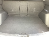ラゲッジルーム内の凹凸をなくす事でスッキリした広がりを造りだし、荷物がスムーズに出し入れできる気持ちよさ、使い易さを実現!