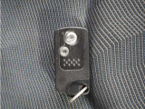 ◆スマートキー◆カギをバッグやポケットに入れたままでもドアロックの開閉ができる『スマートキー』付き!雨天や暗くなってもカギを取り出す必要がなくドアの開錠&エンジンも始動できます