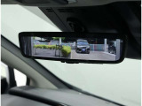デジタルインナーミラー装備!車両後方のカメラの映像をデジタル補正で視認性を向上させてインナーミラー内に表示します♪視界を遮るものがなく、後席に同乗者がいても後方を確認しやすく安心です♪