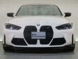 【キドニーグリル】BMWの代名詞。一目見ただけでBMWであると認識できる確固たるアイコンとして存在感を放ちます。