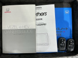 スマートキーは鍵をバッグに入れたままでもドアロックの開閉やエンジンのON・OFFができます。夜間や雨の日も鍵を探さなくて良いので便利です。