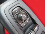駐車時や狭い道でのすれ違い時に気を使うミラー。電動格納式ドアミラーはそんな時に便利です。