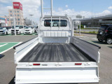低い荷台で積み降ろし作業も楽に、効率よく行えます!