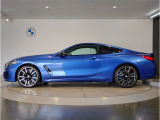 【拘りのFR】BMWが多く採用するFR車。ダイレクトでスポーティな加速感・シャープなハンドリングを実現。縦置きエンジンレイアウトにより、フラットで上質な乗り味です。