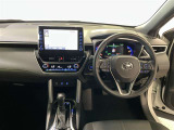 運転席周りのレイアウトをご覧ください。ナビゲーションが綺麗に装着されすっきり収まってますね!