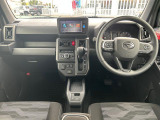 運転のしやすさを最優先に設計された見晴らしの良いデザインです。車両間隔が掴みやすく狭い道でも安心!
