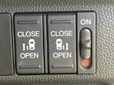 【両側パワースライドドア】スマートキーや運転席のスイッチで後席両側スライドドアの開閉が可能♪電動だから力を入れてドアを開ける必要が無く、小さなお子様でも簡単に開け閉めでき快適です♪