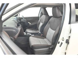 中古車をキレイで気持ちよくお乗りいただけるよう、エンジンルームからシートを外した洗浄まで、目に見えない部分も徹底的に洗浄しています!