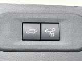 【パワーバックドア】スマートキーや運転席のボタンを押すだけでリアゲートが自動で開閉します!荷物を持っている時や、高い位置にあるバックドアを閉める際に便利な機能です♪