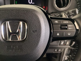 ハンドルにHondaセンシング系のクルーズコントロールやレーンキープアシストなどのスイッチが装備されています。ハンドルから手を離さず安全に操作できます。