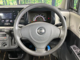 インテリアに合わせたデザインのステアリングは、運転される方のことも考え、運転しやすい形状、大きさです。是非一度、実際に触ってお確かめください。