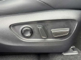 パワーシートで自分に合った位置を微調整することが出来ます。しかもメモリー機能搭載でシートを動かした際にボタン一つで元の位置に♪