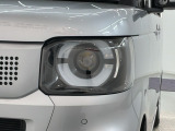 LEDヘッドライトは、点灯の瞬間から最大光量を発揮し、突然暗くなるトンネルなどでの安定感を高めます。