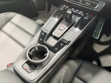 規定の保証期間終了後も、新車登録日から最長15年(または走行距離20万km以内)まで保証を延長できる「延長保証制度」をご用意し、末永く安心のポルシェライフをサポートいたします。