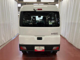 跳ね上げ式バックドアなので、雨天時の荷物の出し入れの際も濡れにくいです