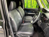 運転席まわりには十分なスペースがあり、大柄な方でもゆったり運転していただける環境です。