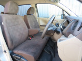 運転席の高さを変更できるので、体格に合わせた位置で運転できます!