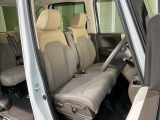 乗降がしやすい運転席。高さが調節できて小柄な方でも運転しやすいポジションをとることができます。