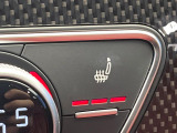 ●フロントシートヒーティング:運転席・助手席共に三段階で調節が可能なシートヒーターを装備しております。季節を問わず快適にご使用いただけます。