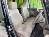 運転席まわりには十分なスペースがあり、大柄な方でもゆったり運転していただける環境です。