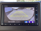 ガイド線表示機能付きのバックカメラで、バックでの車庫入れも安心です。