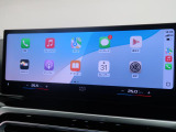 【アップルカープレイ】iPhoneがBMW車両とワイヤレスで接続されます。Apple CarPlayでは、オーディオストリーミングやメッセージングアプリがディスプレイに表示されます。