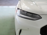LEDヘッドライトは、点灯の瞬間から光量を発揮し、突然暗くなるトンネルなどでの安定感を高めます。
