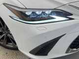 【三眼LEDヘッドライト】スタイリッシュな見た目の三眼LEDヘッドライトを装備♪スタイルだけでなく、夜間の走行も視界良好で安心してお乗りいただけます。