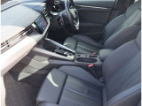 Audi正規ディーラーが高品質をお約束。高度な訓練・教育を受けたAudi専任メカニックが、100項目にもおよぶ精密な点検を実施いたします。すべてをクリアしたAudi車だけが、あなたのお手元に届けられるのです。
