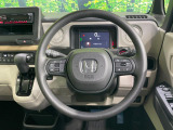 インテリアに合わせたデザインのステアリングは、運転される方のことも考え、運転しやすい形状、大きさです。是非一度、実際に触ってお確かめください。