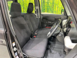 運転席シート廻りは使用感も少なく、良好な状態となっています。前オーナー様が丁寧に使っていたことがよくわかりますね。